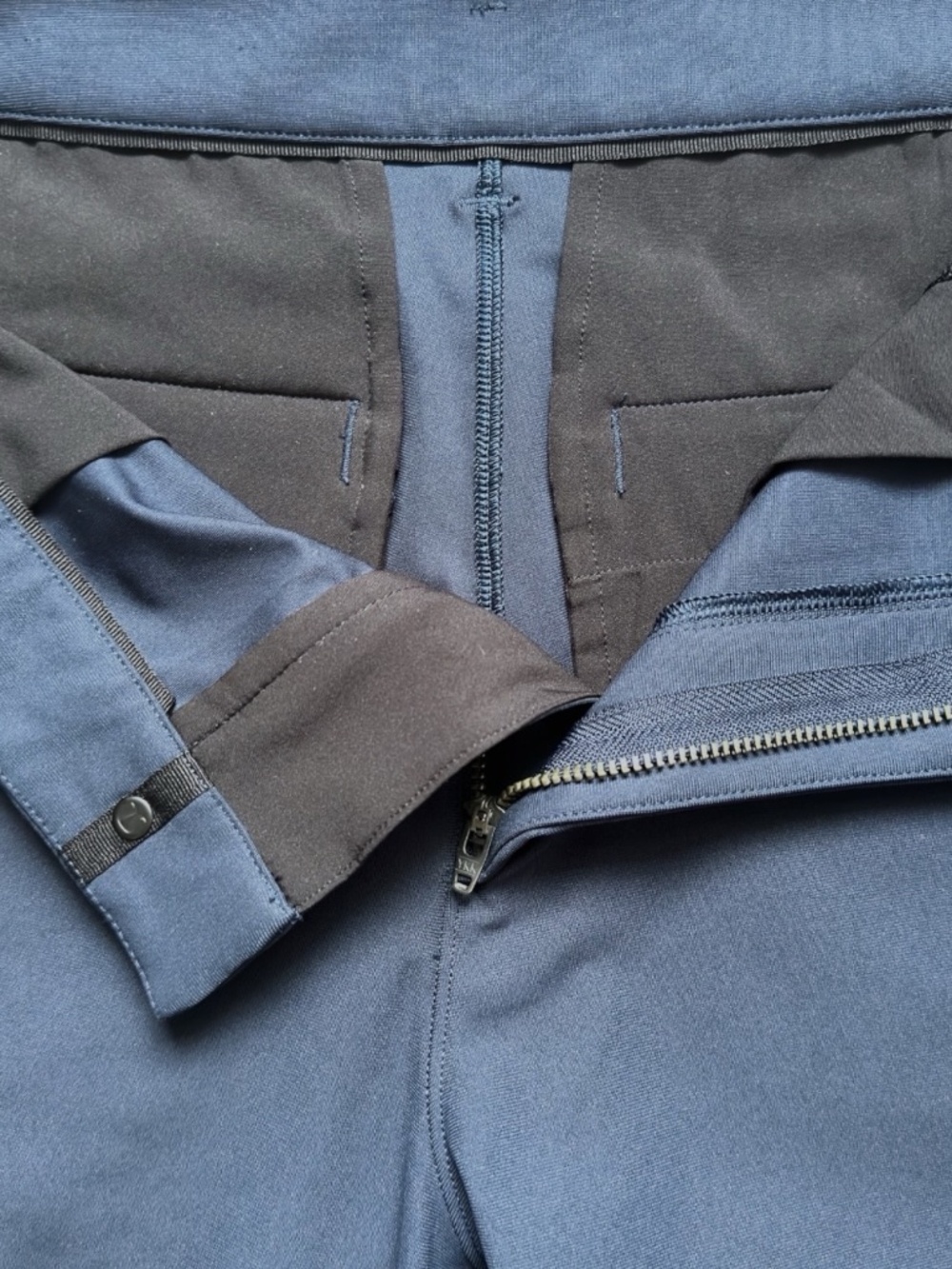 Lululemon - Commission Classic Fit Short 9” - Warpstreme - Navy - Size 31 - Picture 6 of 10